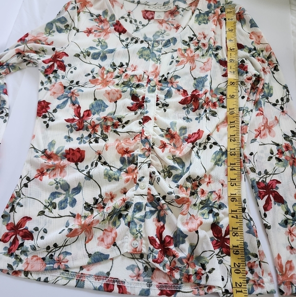 Emaline Petite Floral Print Button-Down Ruched Long Sleeved Blouse Size PS - Picture 9 of 10
